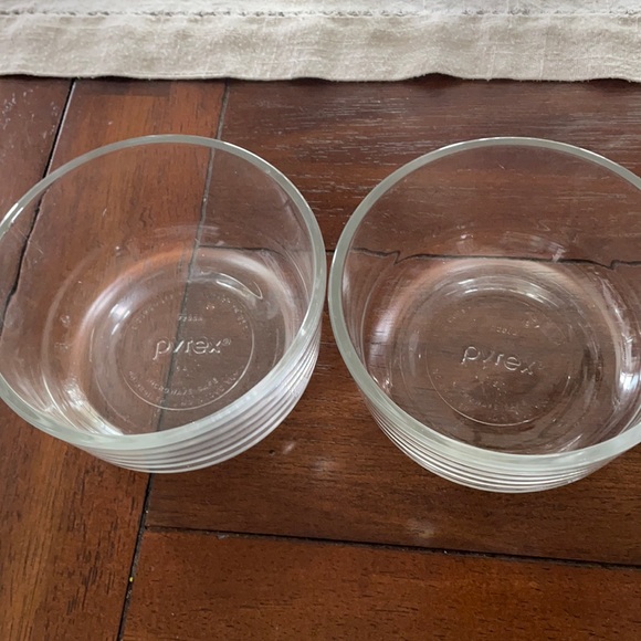 ❤️Pyrex 2 Cup Glass Bowls - Picture 2 of 2
